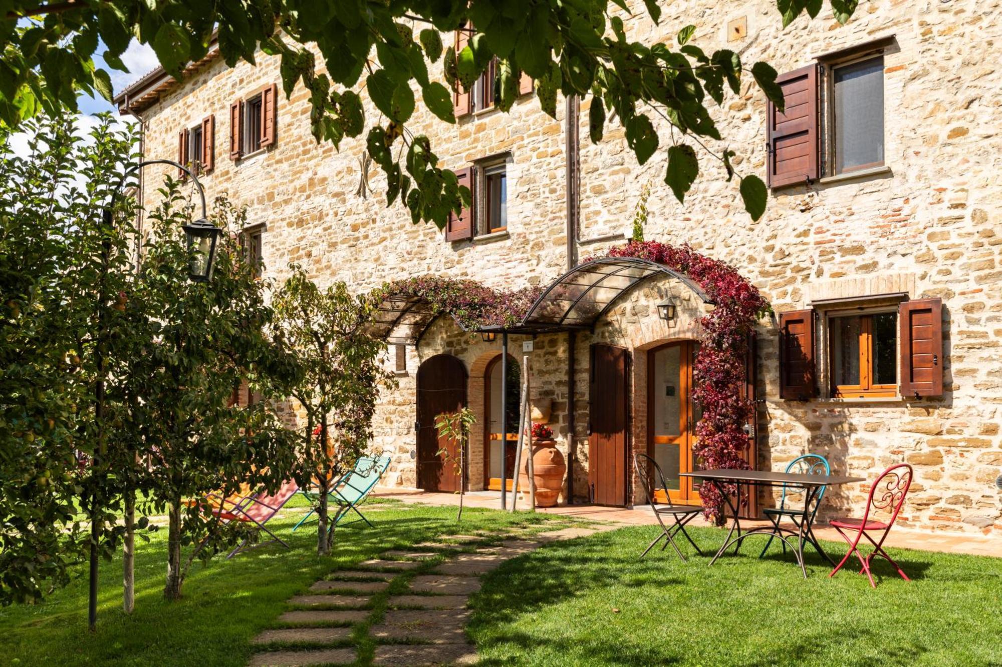 Agriturismo I Gelsi Di Santa Cristina Губбіо Екстер'єр фото