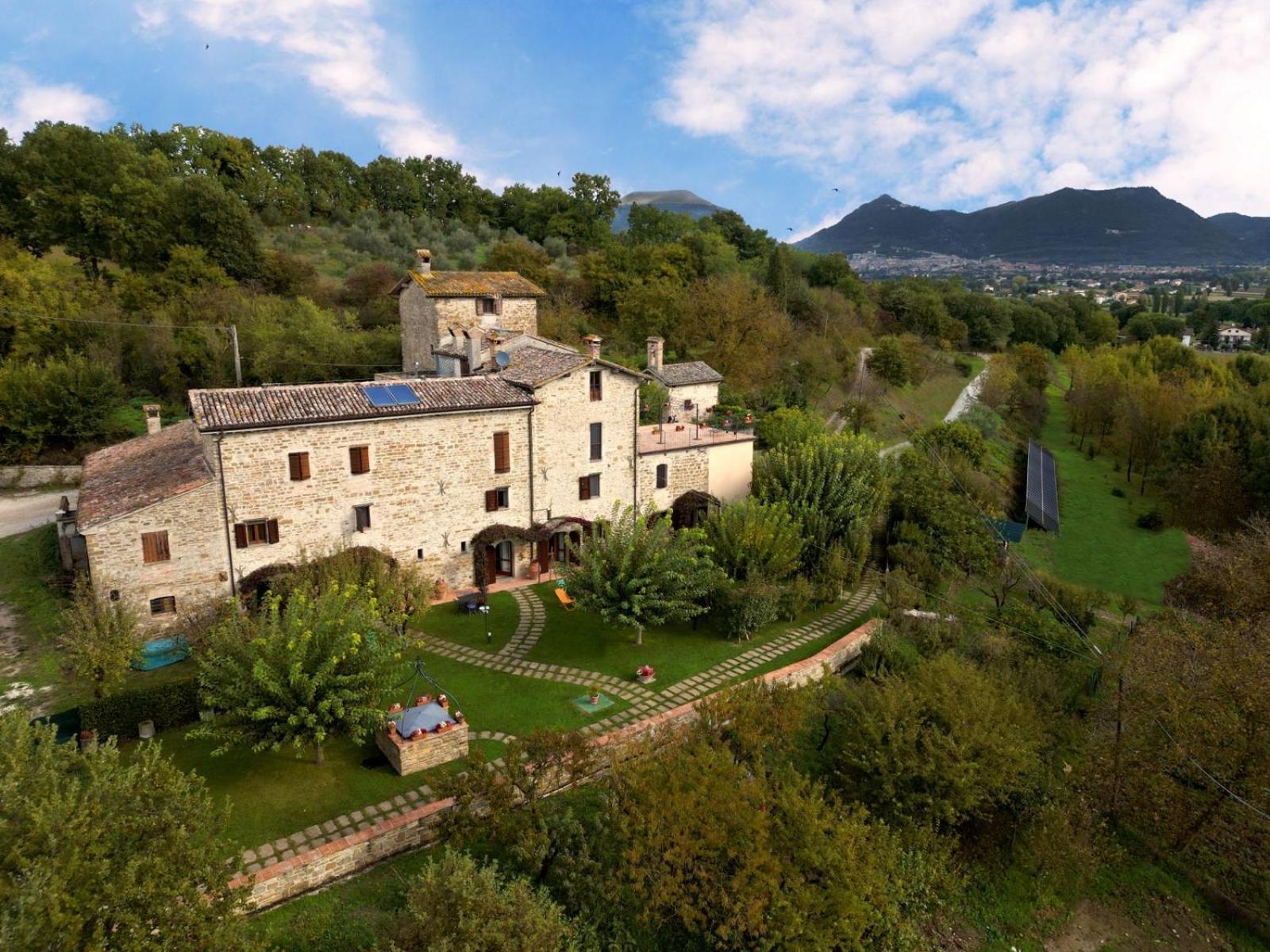 Agriturismo I Gelsi Di Santa Cristina Губбіо Екстер'єр фото